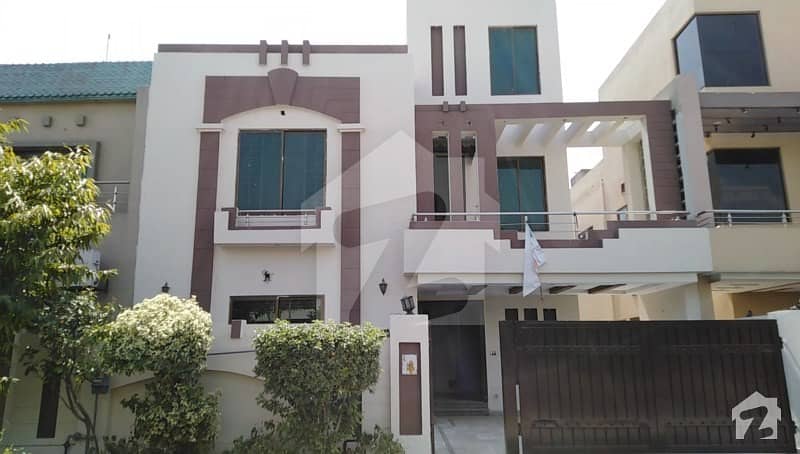 10 Marla Old House Is Available For Rent In Shaheen Block Of Bahria Town