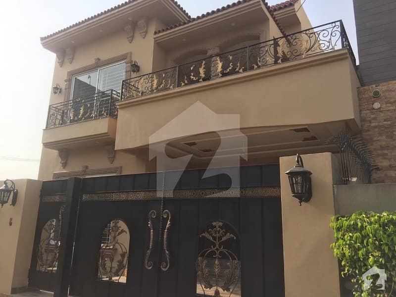 10 Marla 35 X70sqyds Beautiful Luxury  Brand New House With Basement For Sale At Prime Location