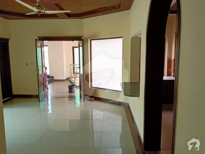 One Kanal Attractive house available for rent