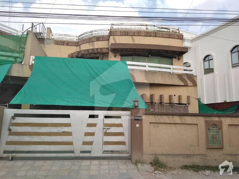 Full House Of 5 Bed Available For Rent In New Lalazar Rehe Aman Road