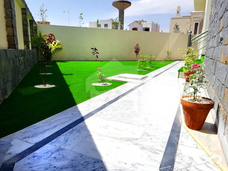 18 Marla Designer House With Specious Lawn For Sale