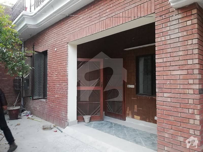 Model Town Block E 14 Marla Double Storey House For Rent