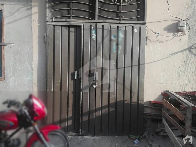 سرور ٹاؤن لاہور میں 2 کمروں کا 6 مرلہ مکان 75 لاکھ میں برائے فروخت۔