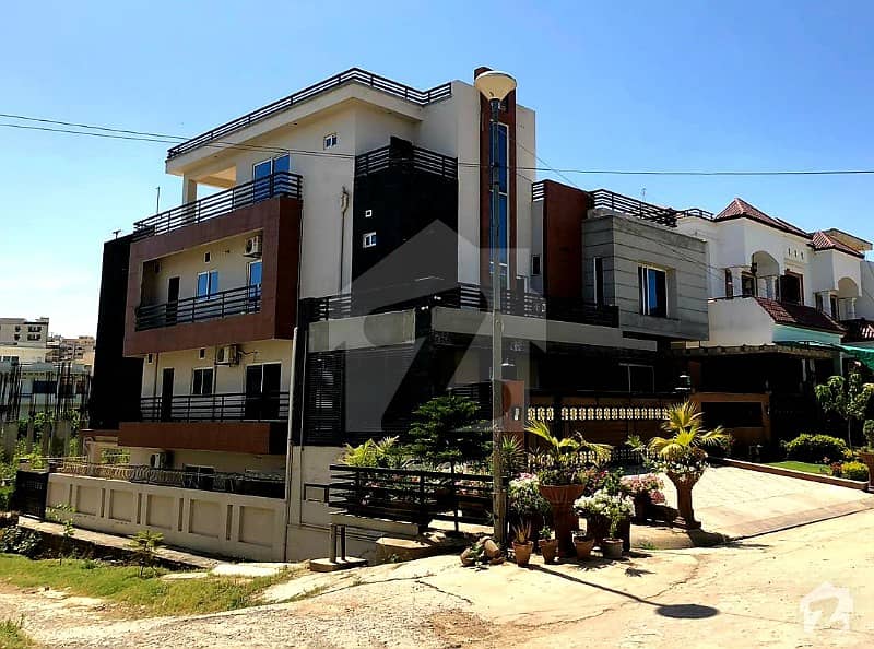 1 Kanal Triple Storey Corner House For Sale