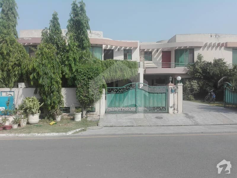 9. 5 Marla Facing Park Used House For Sale Green City Block A, Green