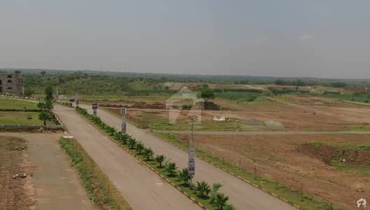 Corner Commercial Plot available on ideal location Corner Commercial Plot available on ideal location