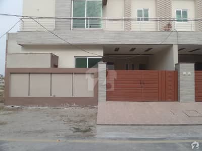 Well-Built House Available On Good Location Well-Built House Available On Good Location