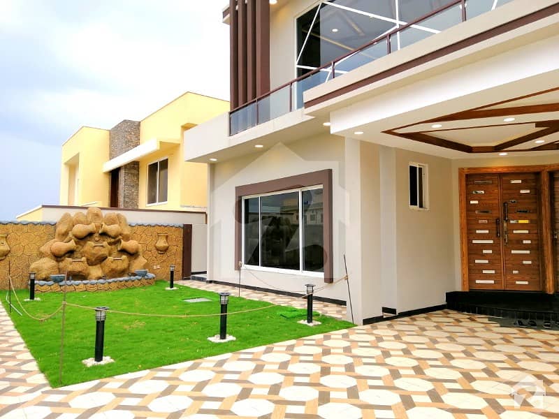 Stylish 1 Kanal House With Big Lawn In Bahria Town