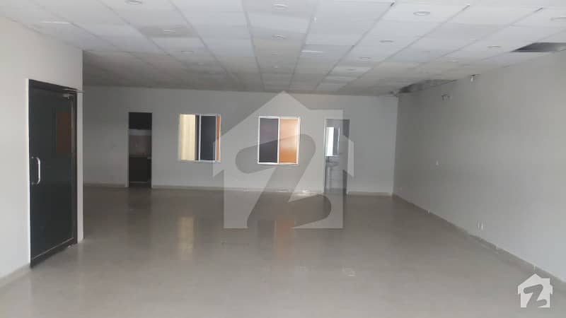 7 Marla Commercial 1st Floor In Phase 1 With 2 Bathrooms Near Main Parking For Rent
