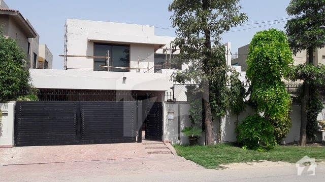 1 Kanal luxurious Full house Located In Phase4 DHA Defence