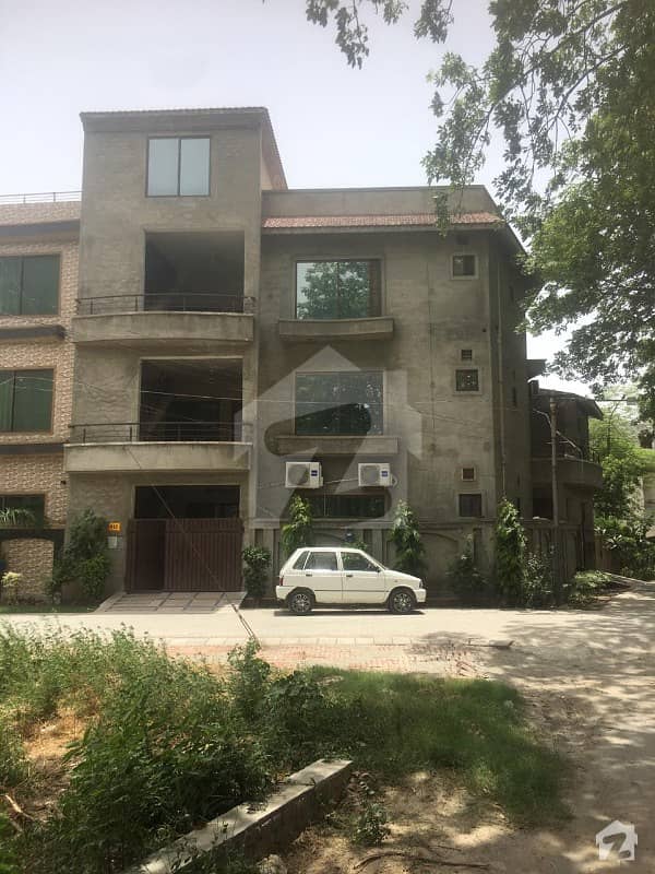 آبپارہ کوآپریٹو ہاؤسنگ سوسائٹی لاہور میں 9 کمروں کا 10 مرلہ مکان 2 کروڑ میں برائے فروخت۔