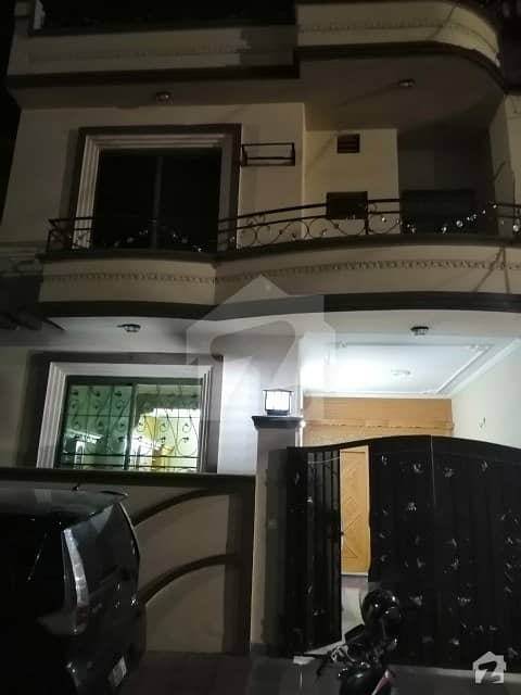 جوہر ٹاؤن فیز 2 جوہر ٹاؤن لاہور میں 4 کمروں کا 5 مرلہ مکان 1.35 کروڑ میں برائے فروخت۔