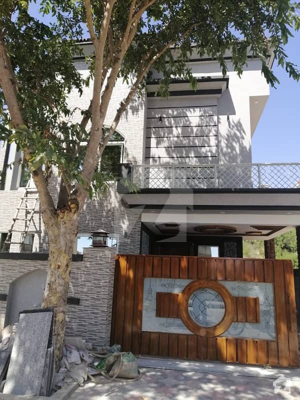 بحریہ ٹاؤن فیز 7 بحریہ ٹاؤن راولپنڈی راولپنڈی میں 5 کمروں کا 11 مرلہ مکان 2.35 کروڑ میں برائے فروخت۔