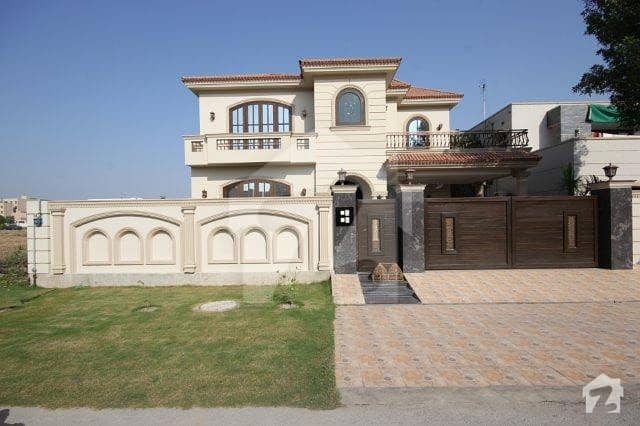 1 Kanal Brand New House 8 beds for Rent in Phase 6 DHA