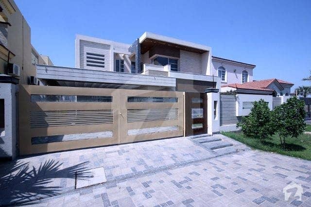 1 kanal House with Basement For Rent in Phase 6