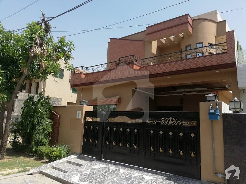Leads Offer 10 Marla Facing Park Bungalow In Dha Lahore