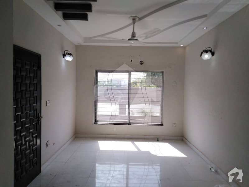 Leads Offers 5 Marla Beautiful House For Rent near Commercial Market  School