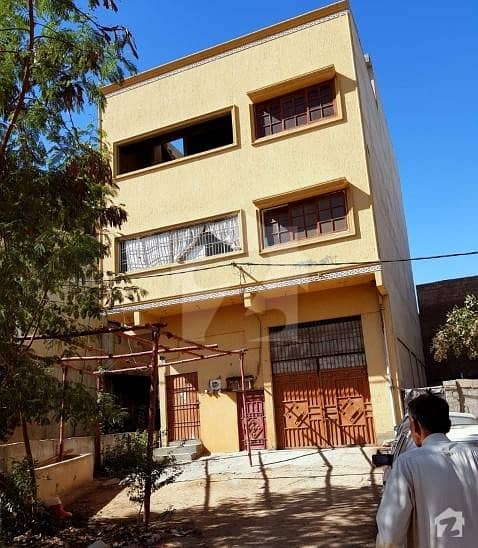 بفر زون - سیکٹر 15-A / 4 بفر زون نارتھ کراچی کراچی میں 6 کمروں کا 5 مرلہ مکان 1.5 کروڑ میں برائے فروخت۔