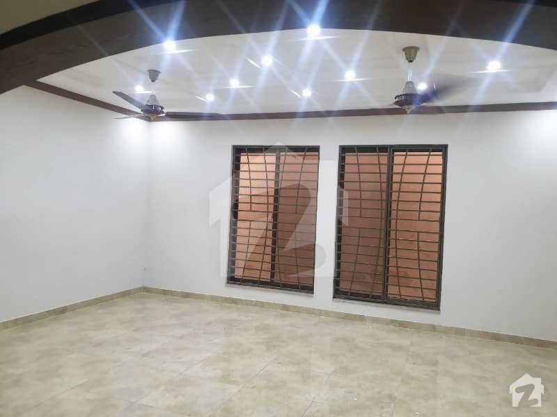ڈی ایچ اے فیز 5 ڈیفنس (ڈی ایچ اے) لاہور میں 7 کمروں کا 1 کنال مکان 4. 65 کروڑ میں برائے فروخت۔