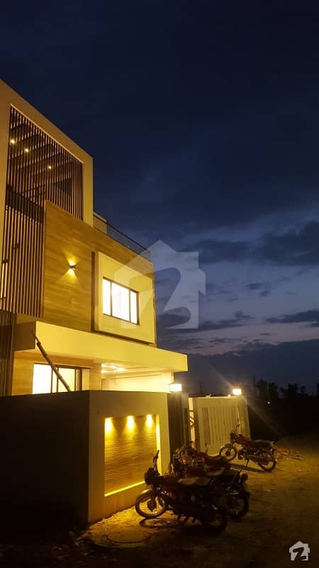 10 Marla Brand New House  For Sale