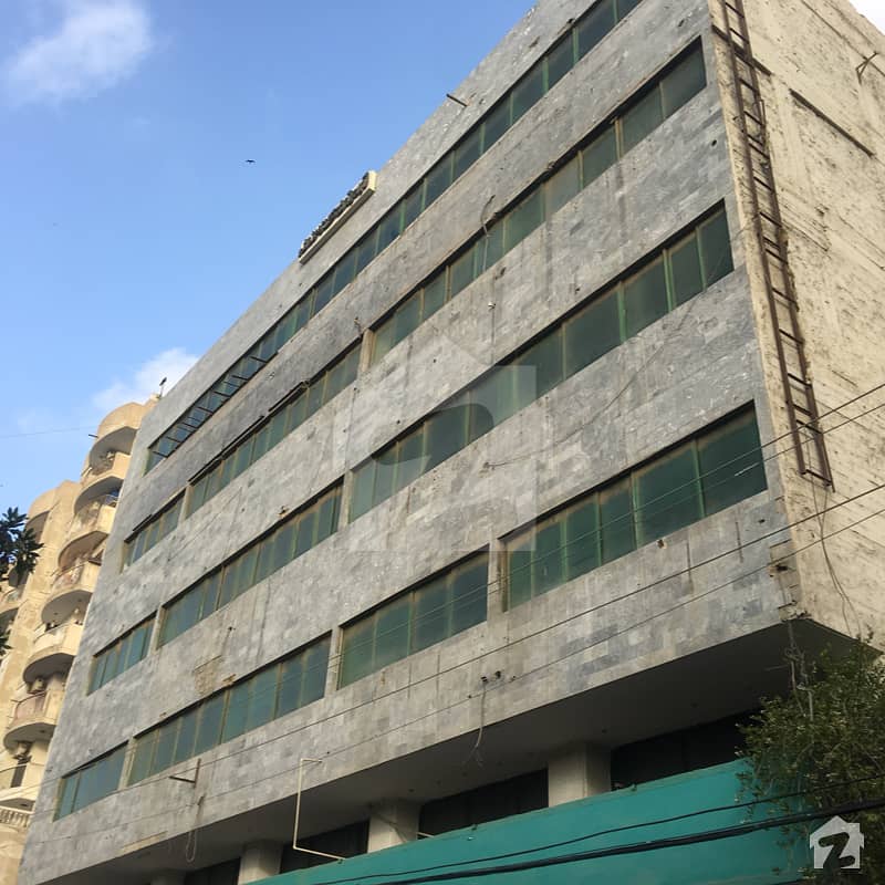 شاہراہِ فیصل کراچی میں 10 کمروں کا 3.56 کنال دفتر 15 لاکھ میں کرایہ پر دستیاب ہے۔