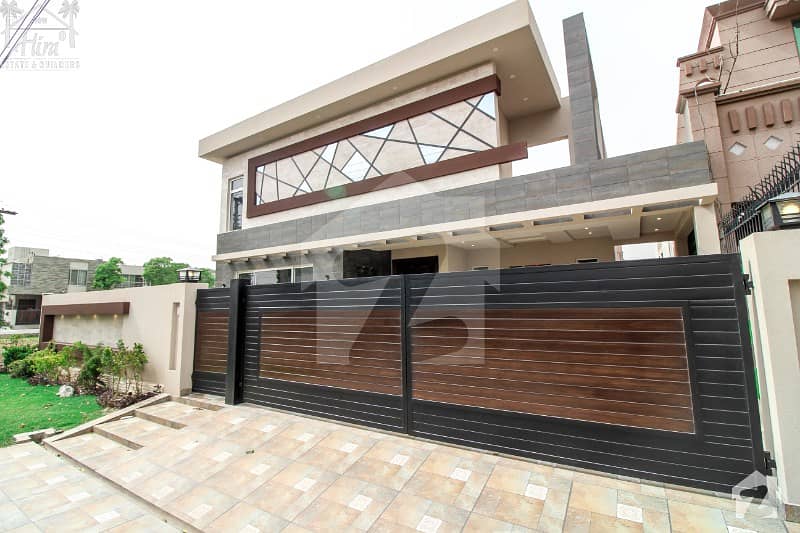 1 Kanal Luxury Bungalow At Prime Location Of Society