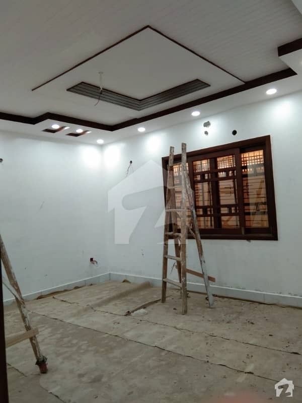 دہلی مرکنٹائل سوسائٹی گلشنِ اقبال ٹاؤن کراچی میں 9 کمروں کا 1 کنال مکان 17 کروڑ میں برائے فروخت۔
