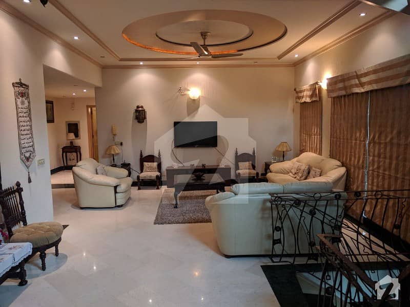 1 Kanal Double Unit Royal Place Out Class Bungalow For Rent In Dha Phase Iv