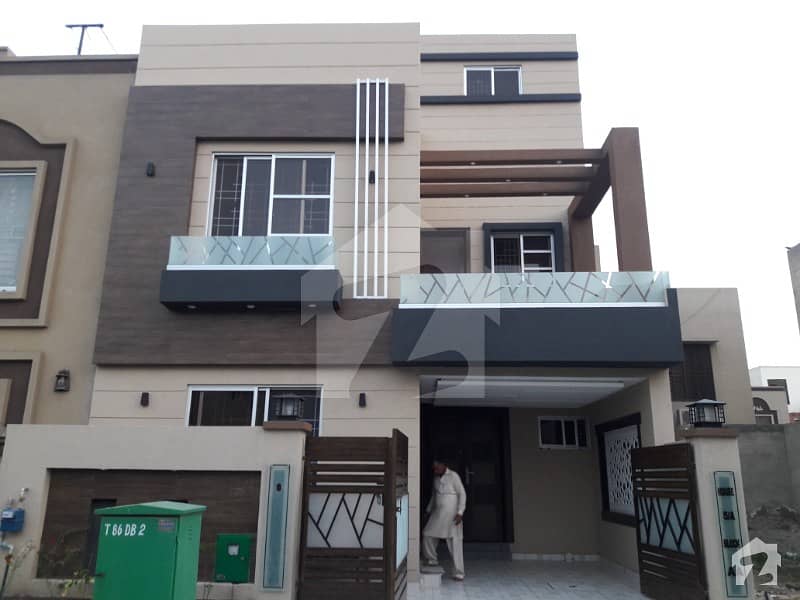 5 MARLA VVIP BRAND NEW CLASSIC HOUSE FOR SALE