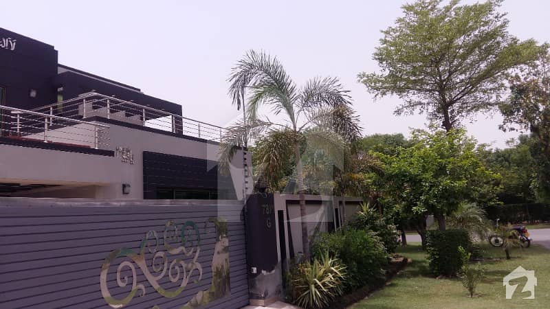 Good Condition 1 Kannal Corner House  For Rent In Phase 5 Dha