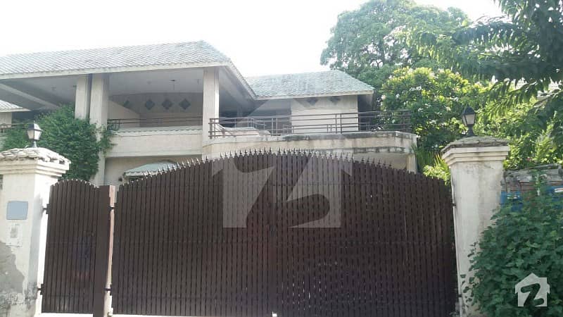1 Kanal  Full Basement Owner Build Big Lawn House Near Market In DHA Phase 1