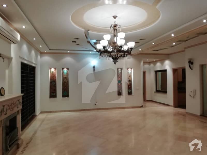 Luxuries Location 1 Kanal Bungalow For Rent In DHA Lahore