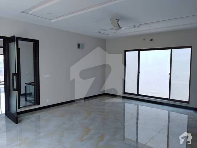 1 Kanal Ideal Location Bungalow For Rent In DHA Lahore