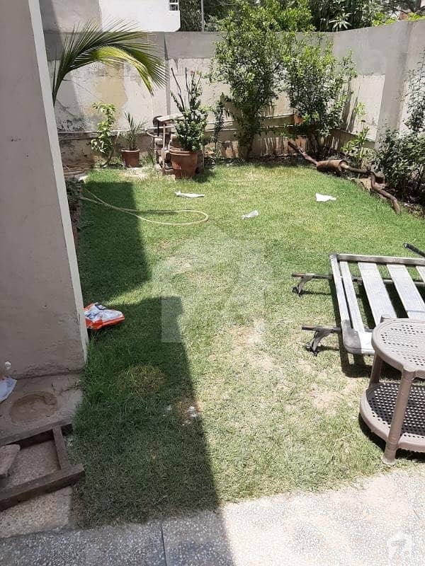 10 marla house in canal berg canal view Lahore