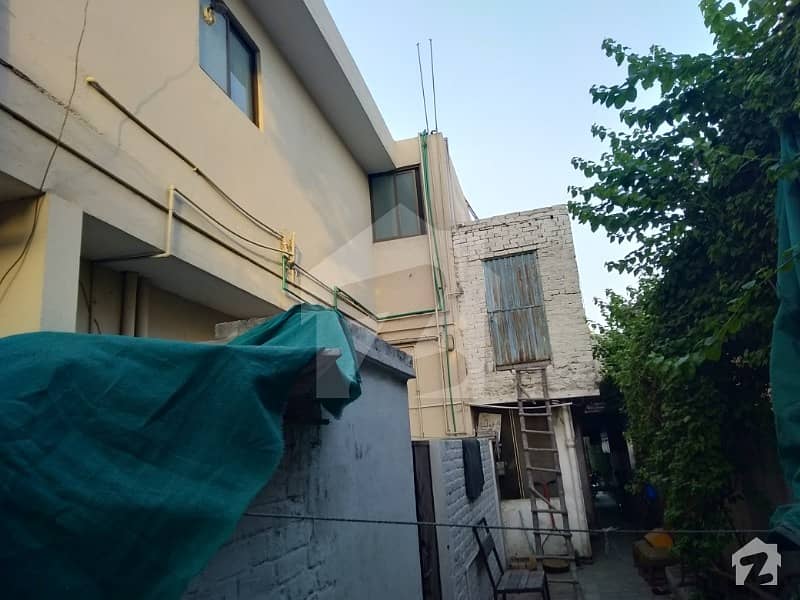 شادمان 2 شادمان لاہور میں 11 کمروں کا 3 کنال مکان 30 کروڑ میں برائے فروخت۔