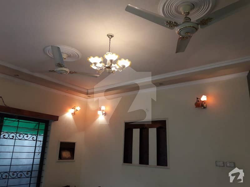 A Very Well Maintained 10 Marla House In Price Of Plot For Sale In Cantonment Area