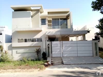 Well-Built House Available On Good Location Well-Built House Available On Good Location