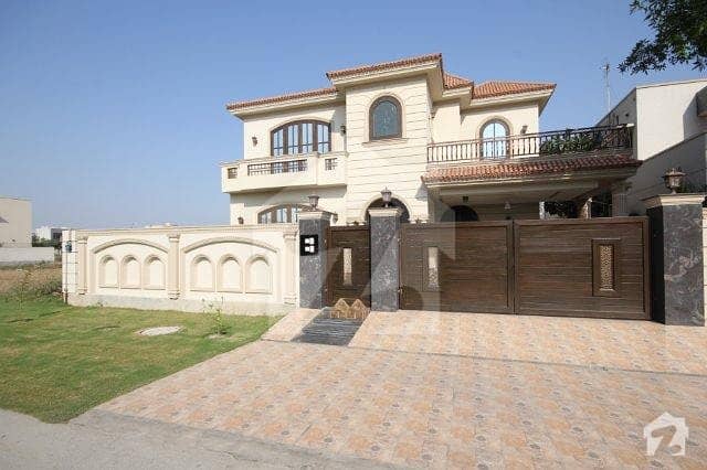 1 Kanal Brand New House 8 beds for Rent in Phase 6 DHA