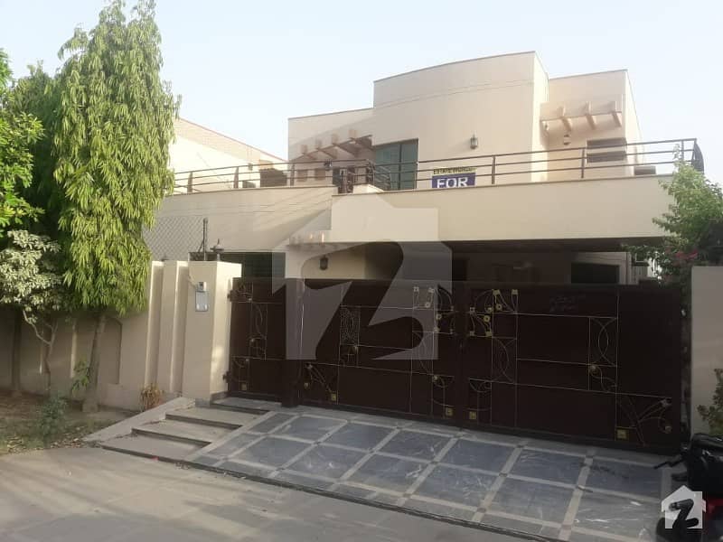 1 Kannal Ideal Location House For Rent In Phase 5 Ready To Move