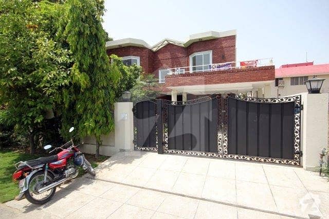 1 kanal Double Unit House with Basement For Rent in Phase I DHA