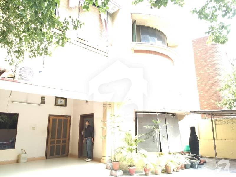 1 Kanal Main Of Back House For Sale