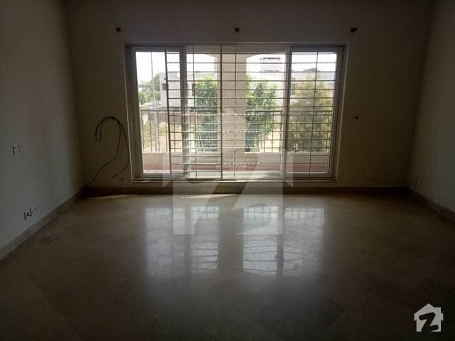 1 KANAL NICE UPPER PORTION FOR RENT IN DHA