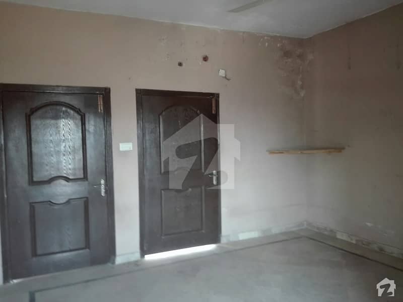 Room Available In Saeed Colony