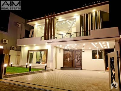 Luxurious 1 Kanal House With Decorated Lawn Luxurious 1 Kanal House With Decorated Lawn