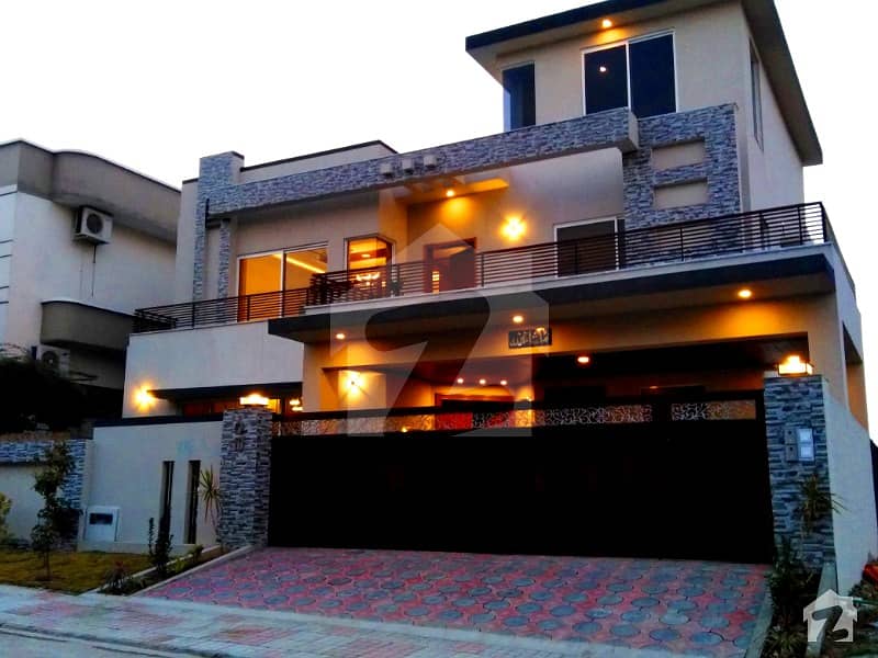 1 Kanal Brand New Aesthetic Bungalow For Sale