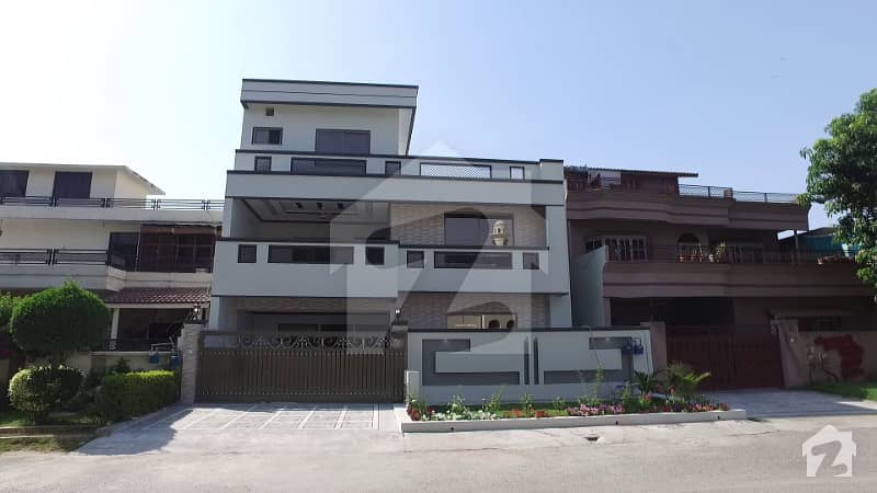 Brand New House 40x80 Is Available For Sale