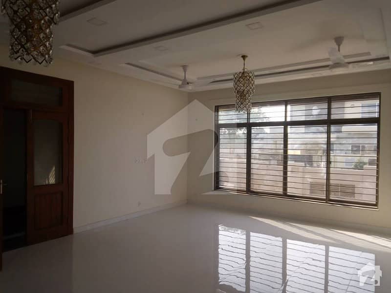 Modern Design 10 Marla Magnificent House For Rent In DHA Lahore