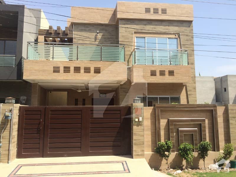 Leads Presenting Solid Construction Bungalow On Prime Location