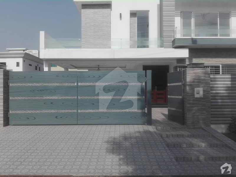 ازمیر ٹاؤن ۔ بلاک کے ازمیر ٹاؤن لاہور میں 5 کمروں کا 1 کنال مکان 4 کروڑ میں برائے فروخت۔