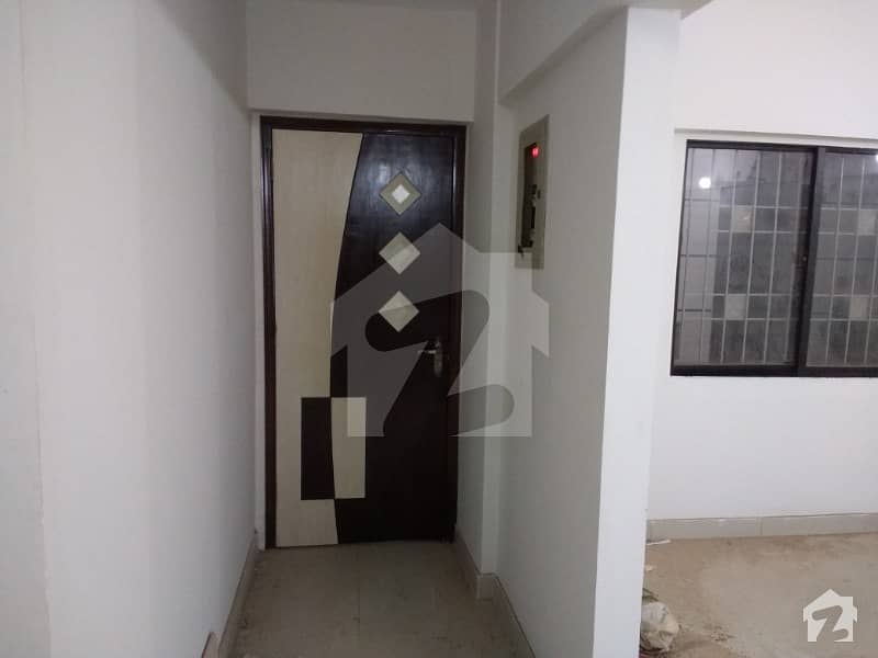 رائل8 آئیکون گلشنِ اقبال ٹاؤن کراچی میں 4 کمروں کا 8 مرلہ فلیٹ 1. 32 کروڑ میں برائے فروخت۔
